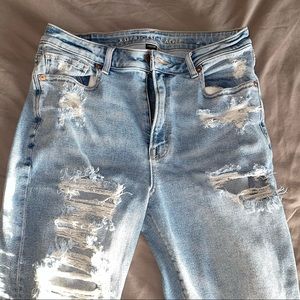 Distressed High Rise American Eagle Mom Jeans